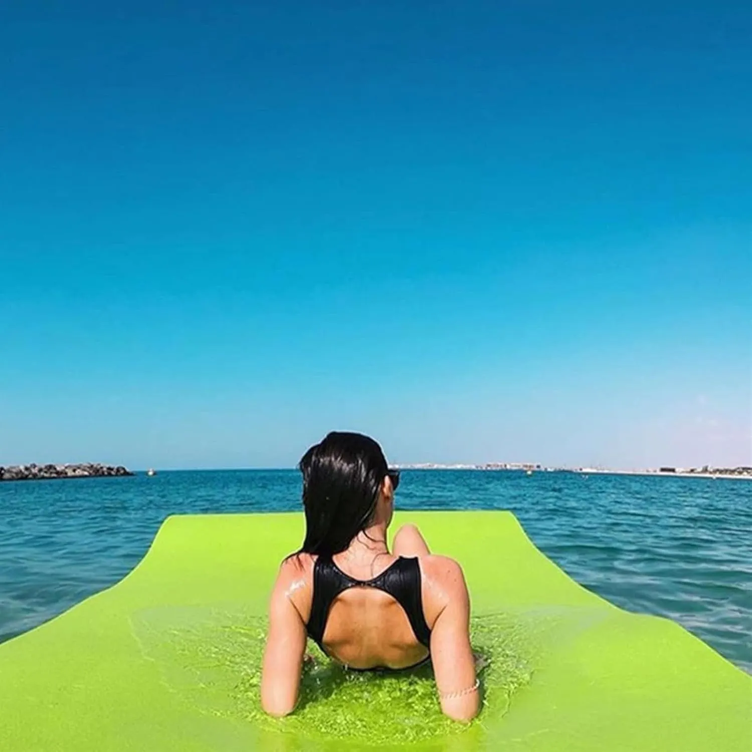 Floating Water Mat, Floating Mat, with Rolling Pillow Design, Bouncy Tear-Resistant 3-Layer XPE Foam, Roll-Up Floating Island River Rafts(Green,3mx1.8mx3.3cm)